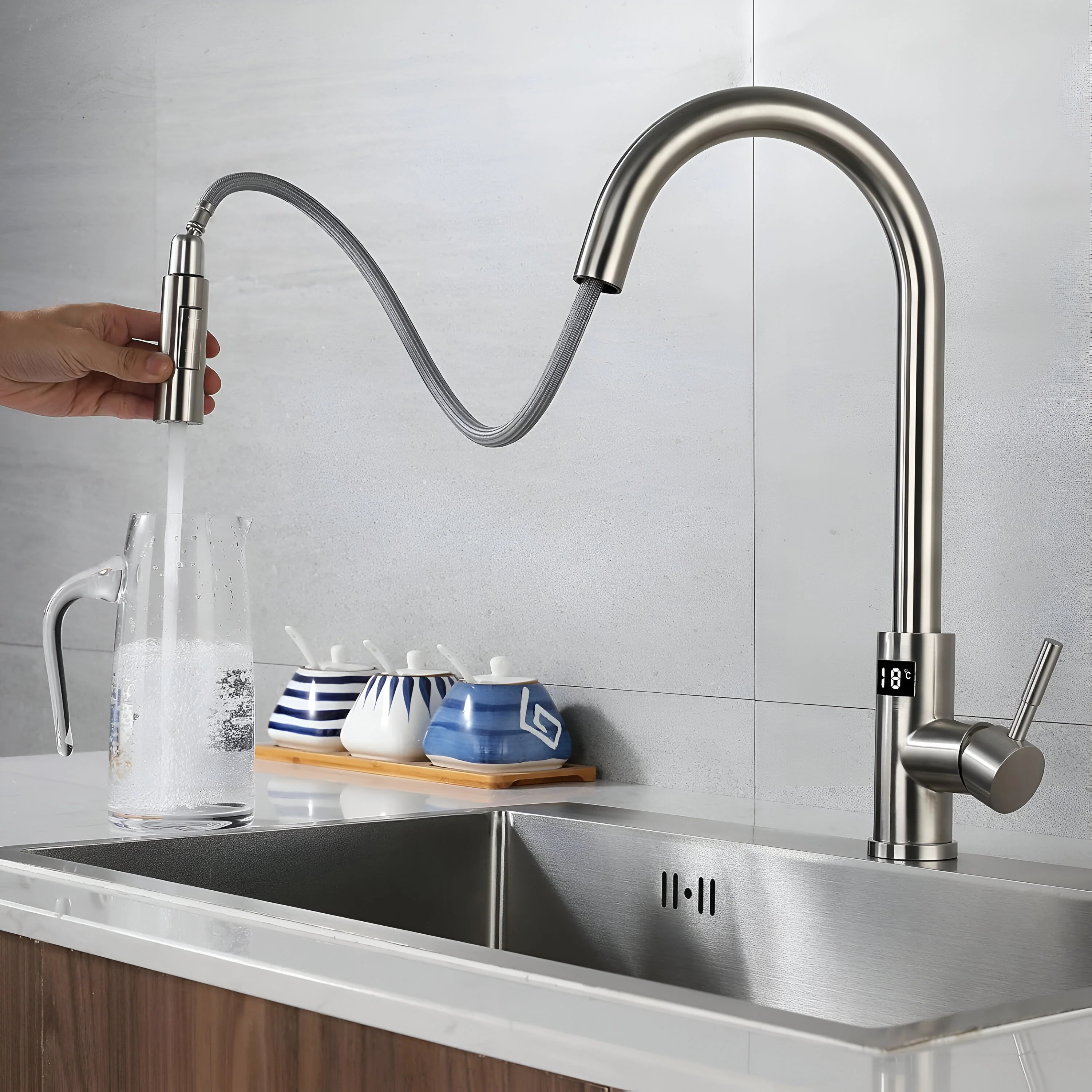 Falkenberg Pro - Touchless Smart Kitchen Faucet With Pull Out Spout - Image 4