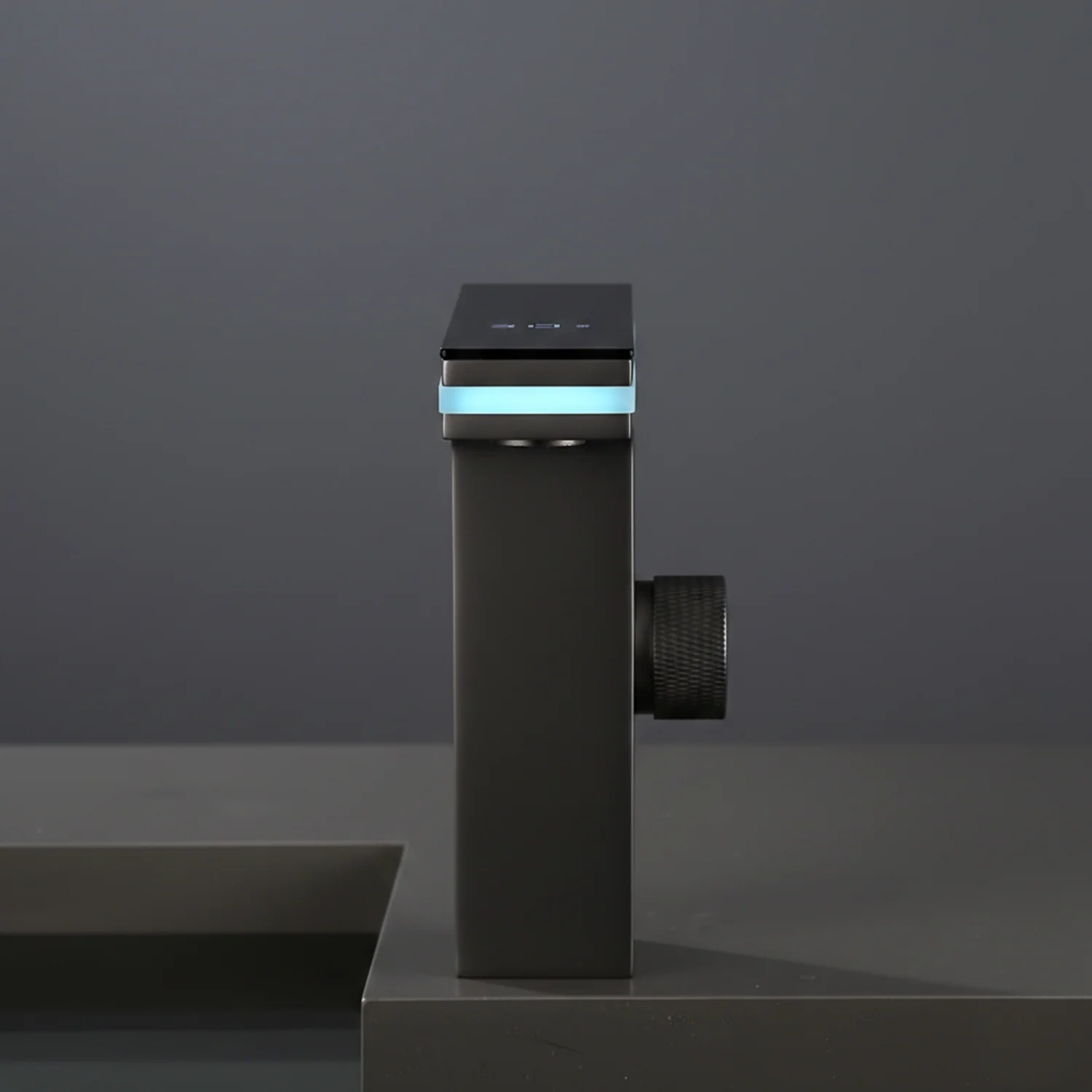 Kebnekaise - Digital Display Celsius Bathroom Basin Faucet with Intelligent LED - Image 4