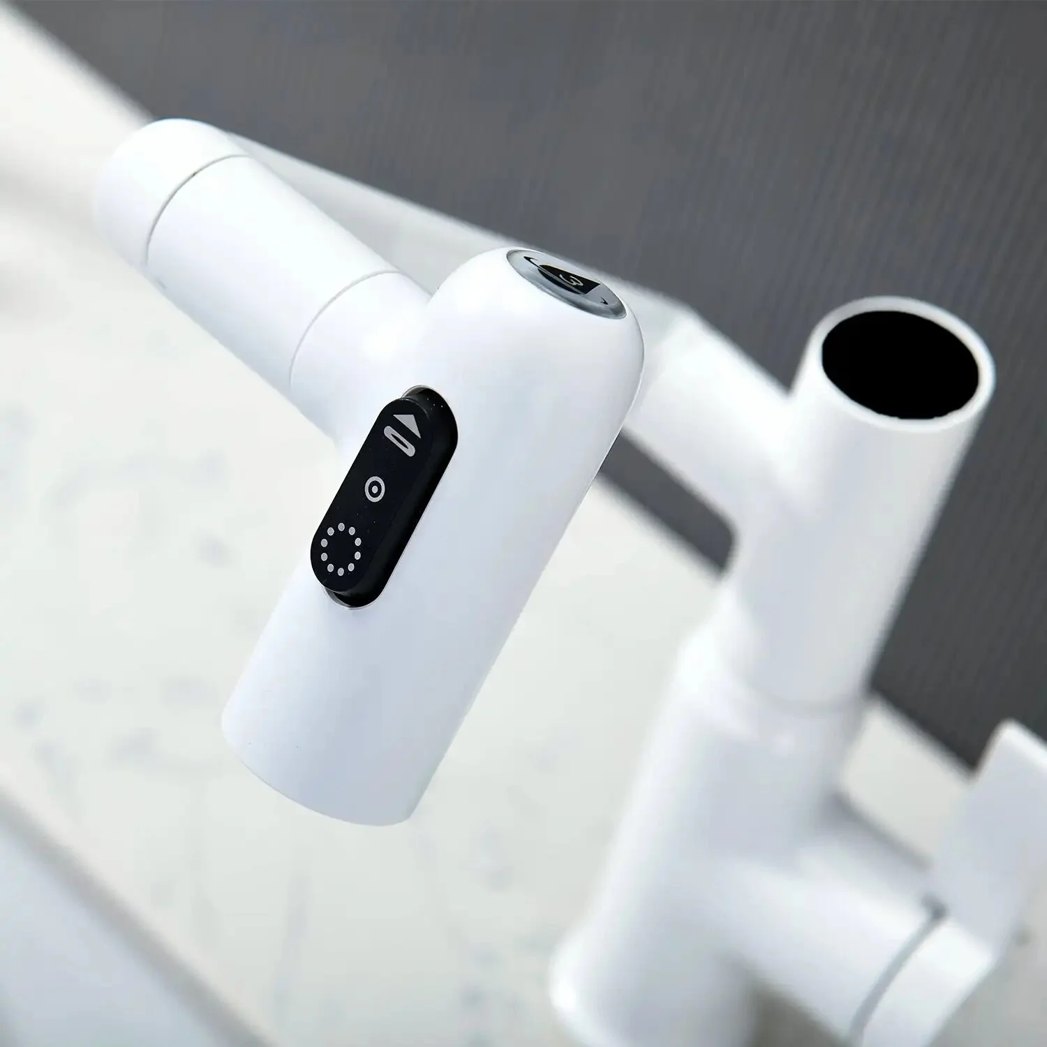 Leiden - Smart Rotating Bathroom Faucet With Temperature Display - Image 11