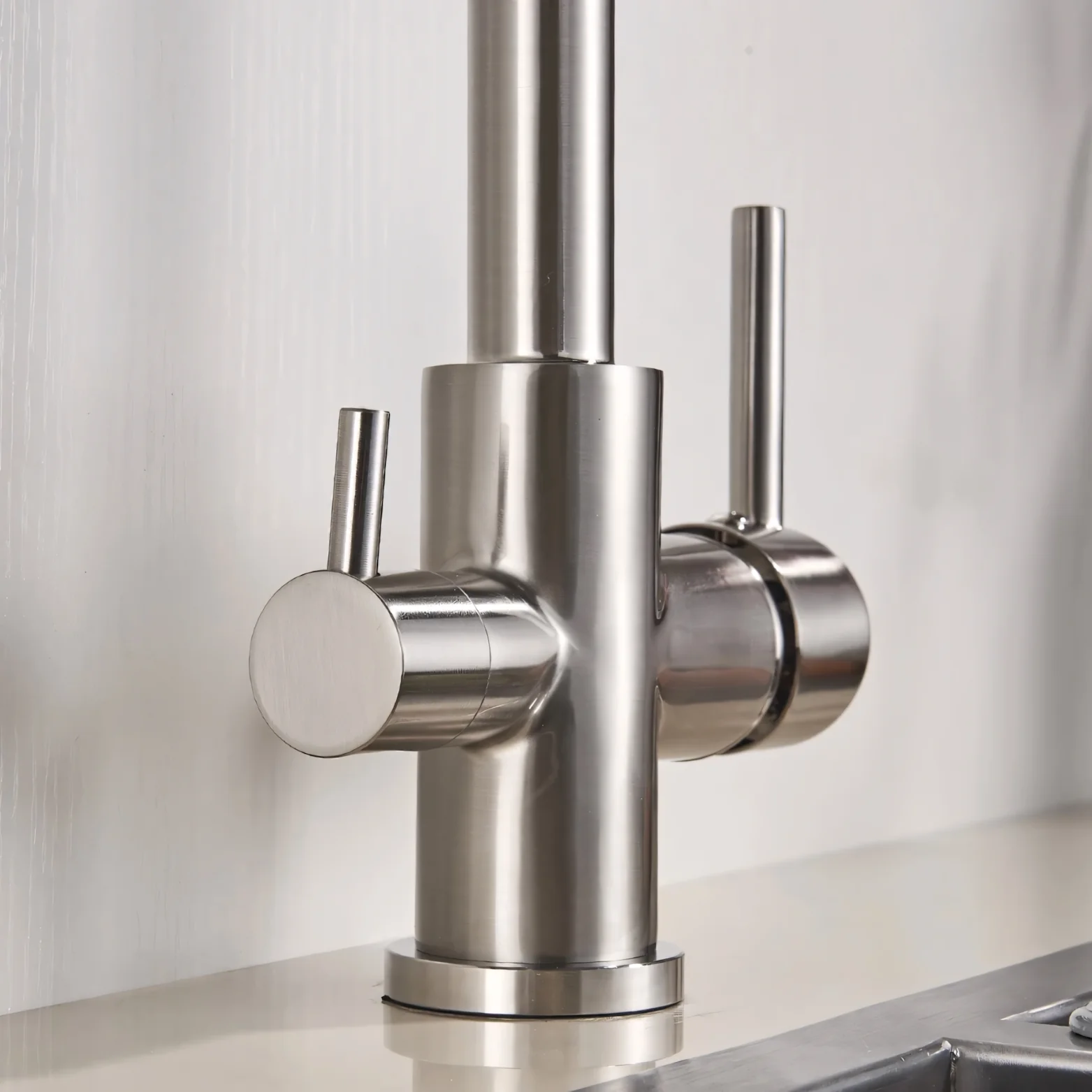Middelburg Pro - Three-Way Pull-Out Kitchen Faucet with Filter Tap Reverse Osmosis Compatible - Image 9