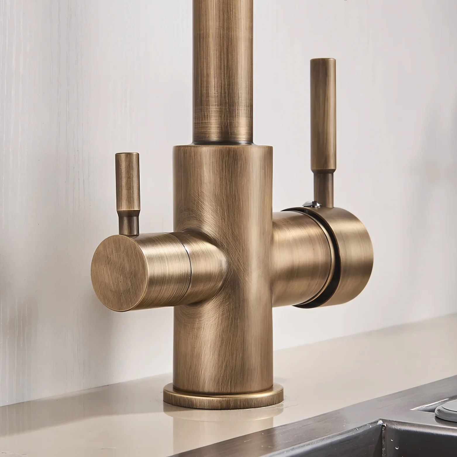 Middelburg - Three-Way Kitchen Faucet with Filter Tap Reverse Osmosis Compatible - Image 4
