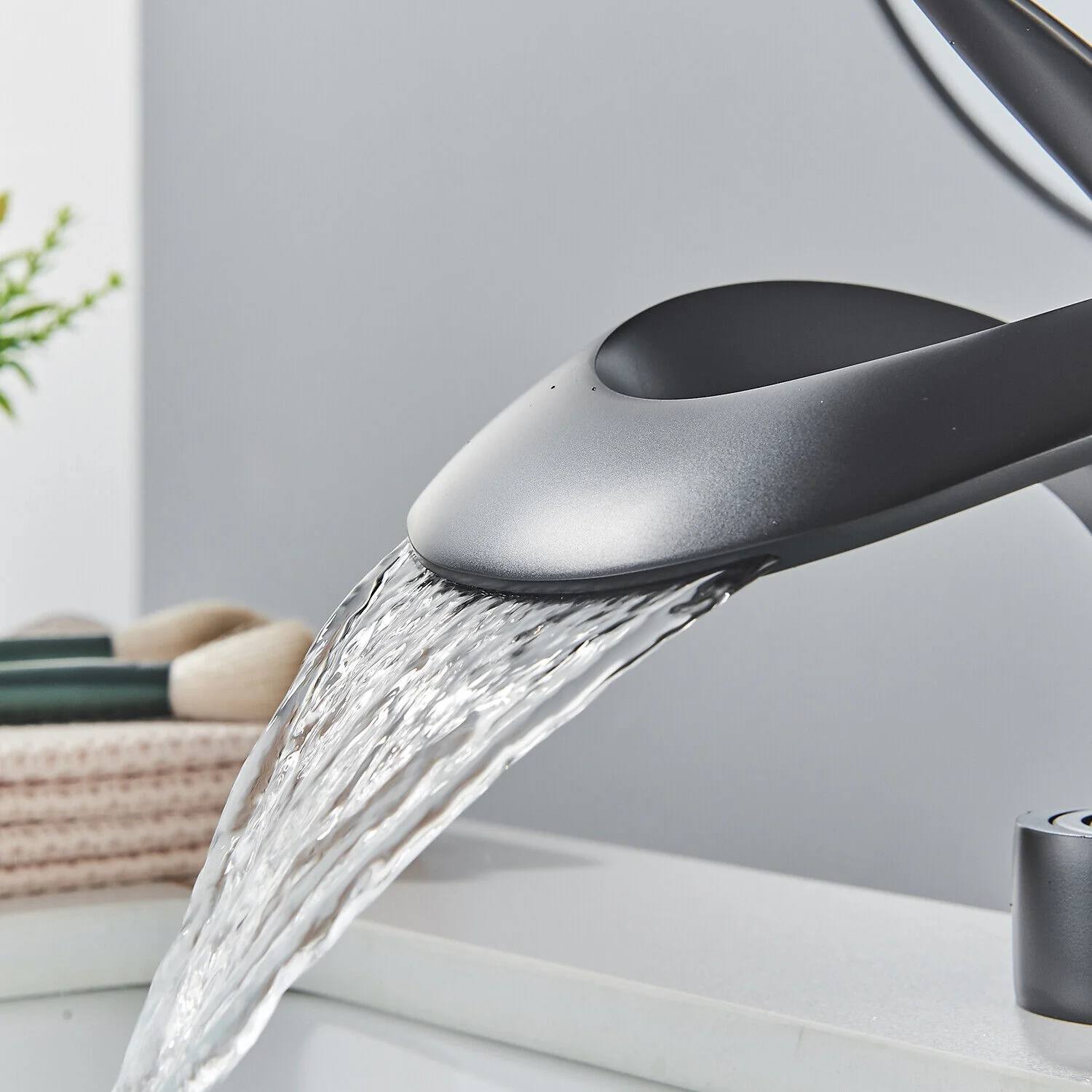 Odda - Modern Waterfall Bathroom Sink Faucet Single Hole Single Lever - Image 3