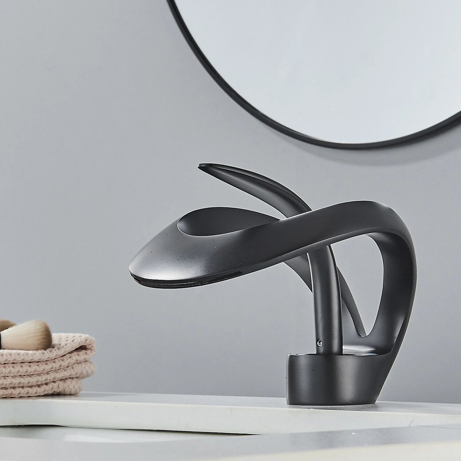 Odda - Modern Waterfall Bathroom Sink Faucet Single Hole Single Lever - Image 4